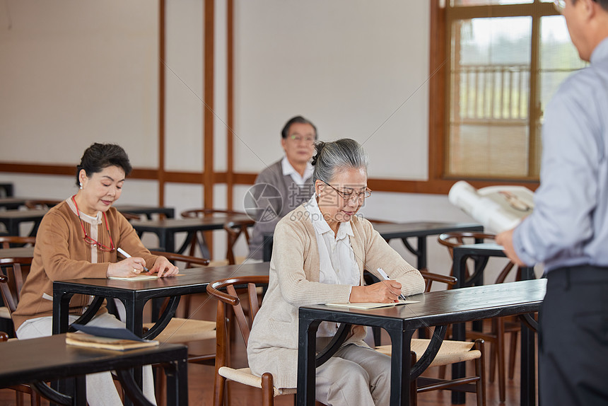 老年唱戏机免费下载网：资源现状、潜在风险及未来发展趋势探讨