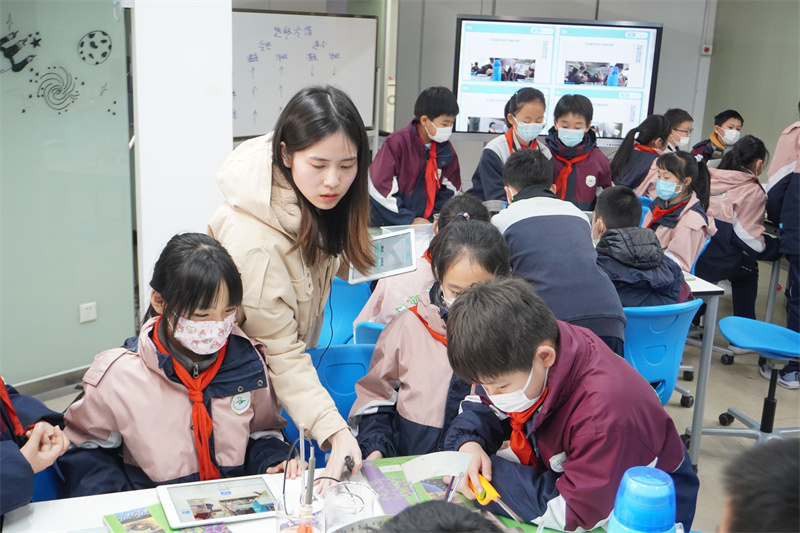 苹果免费下载助手深度解析：安全风险、实用技巧及未来趋势